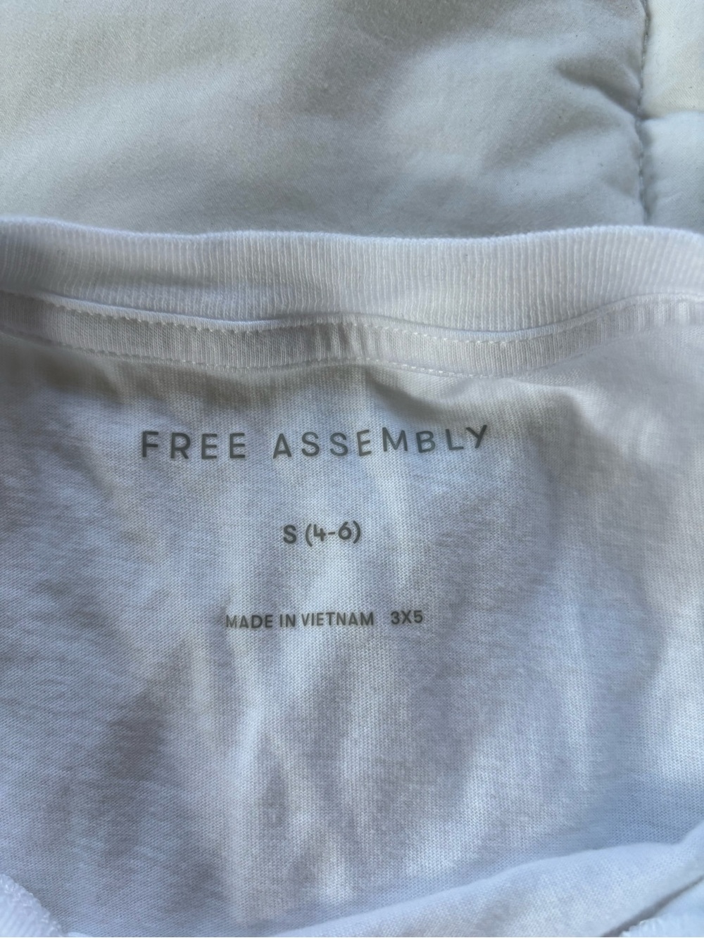 Free Assembly Women's Short Sleeve Tee in White - Small